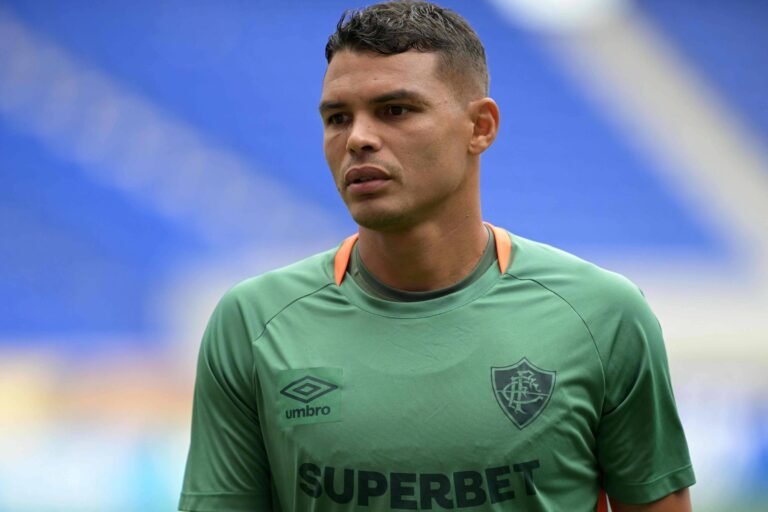 Thiago Silva é anunciado como reforço do Porto - 20/12/2025 - Esporte