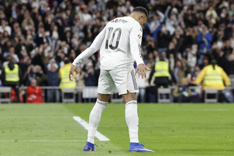 Mbappé iguala recorde de Cristiano Ronaldo - 20/12/2025 - Esporte