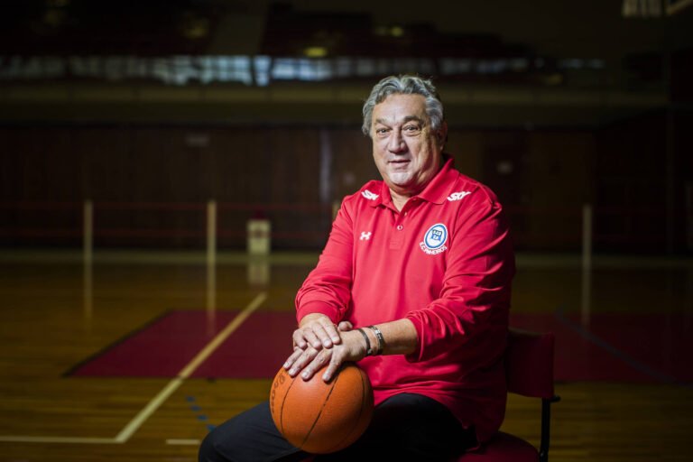 Morre Cláudio Mortari, ex-técnico da seleção de basquete - 25/12/2025 - Esporte