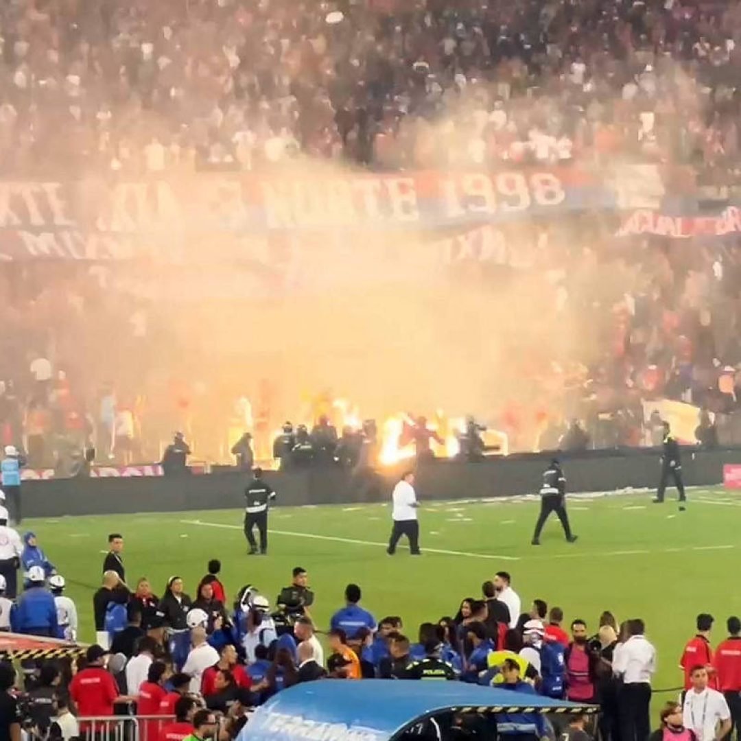 Confronto em estádio na Colômbia deixa quase 60 feridos - 19/12/2025 - Esporte