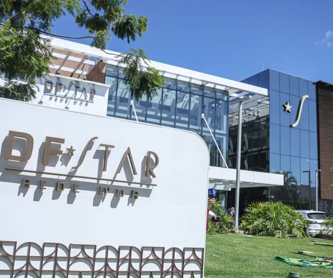 Bolsonaro deixa prisão para fazer cirurgia de hérnia no dia de Natal