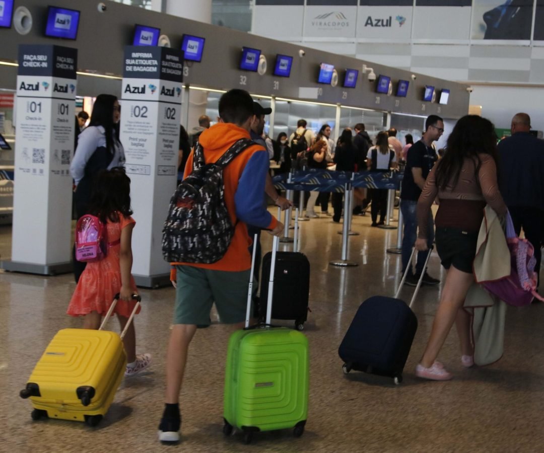 Aeronautas aprovam acordo com TST e cancelam assembleia para votar greve