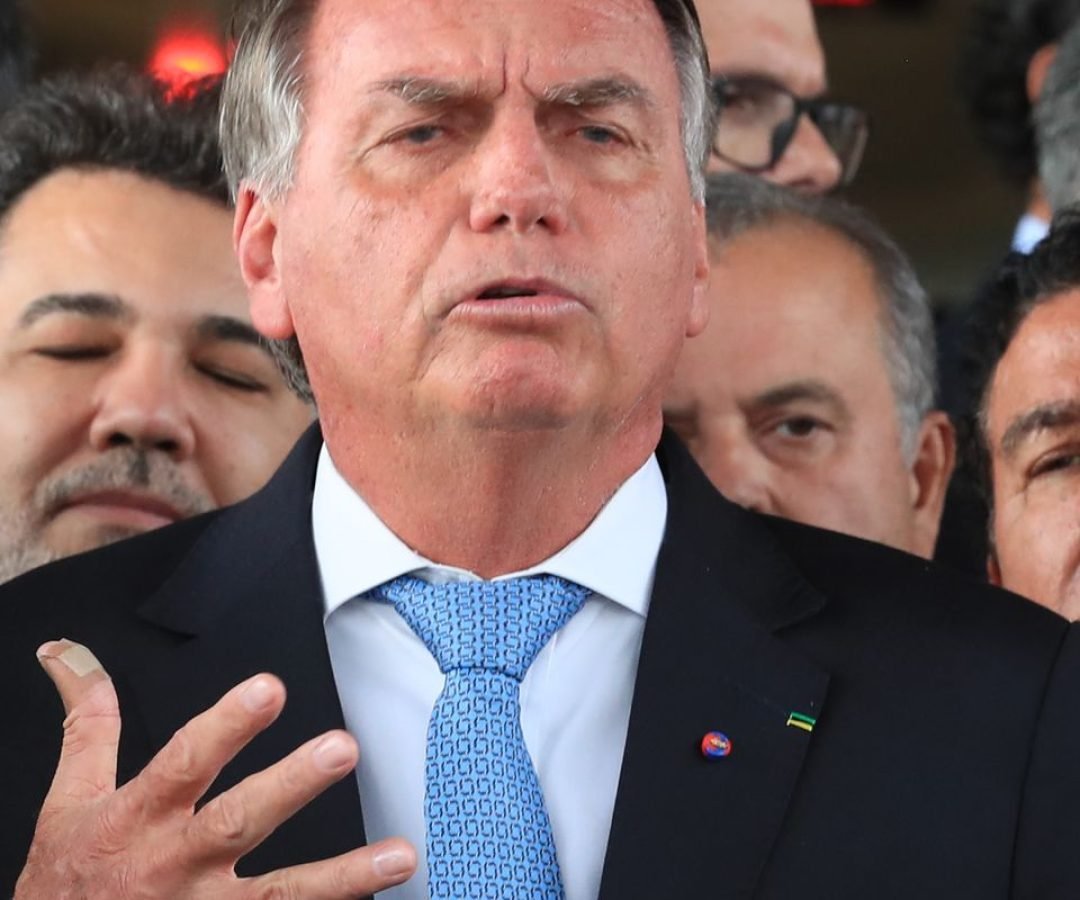 Termina cirurgia de Bolsonaro para bloquear nervo diafragma