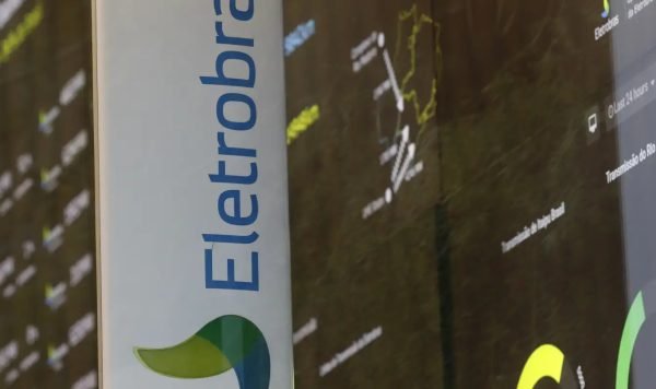 Lula veta PL que permitiria realocação de empregados da Eletrobras