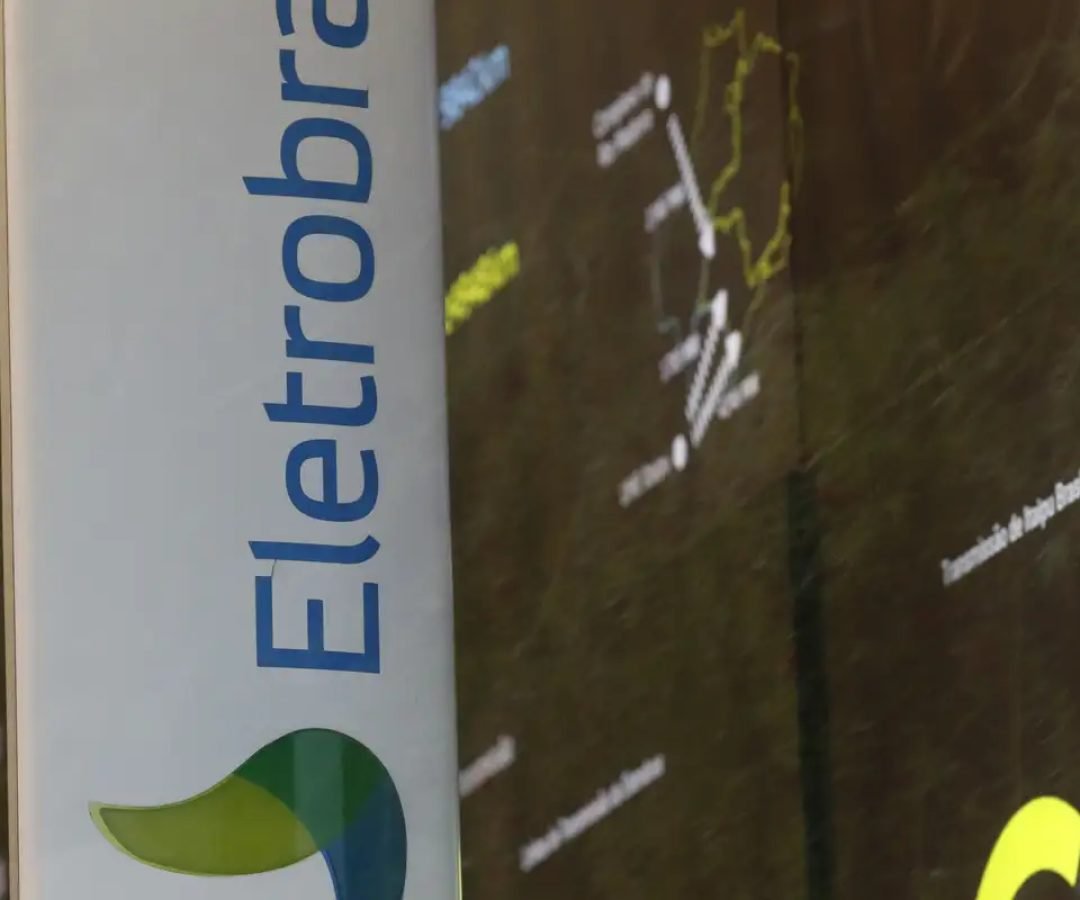 Lula veta PL que permitiria realocação de empregados da Eletrobras